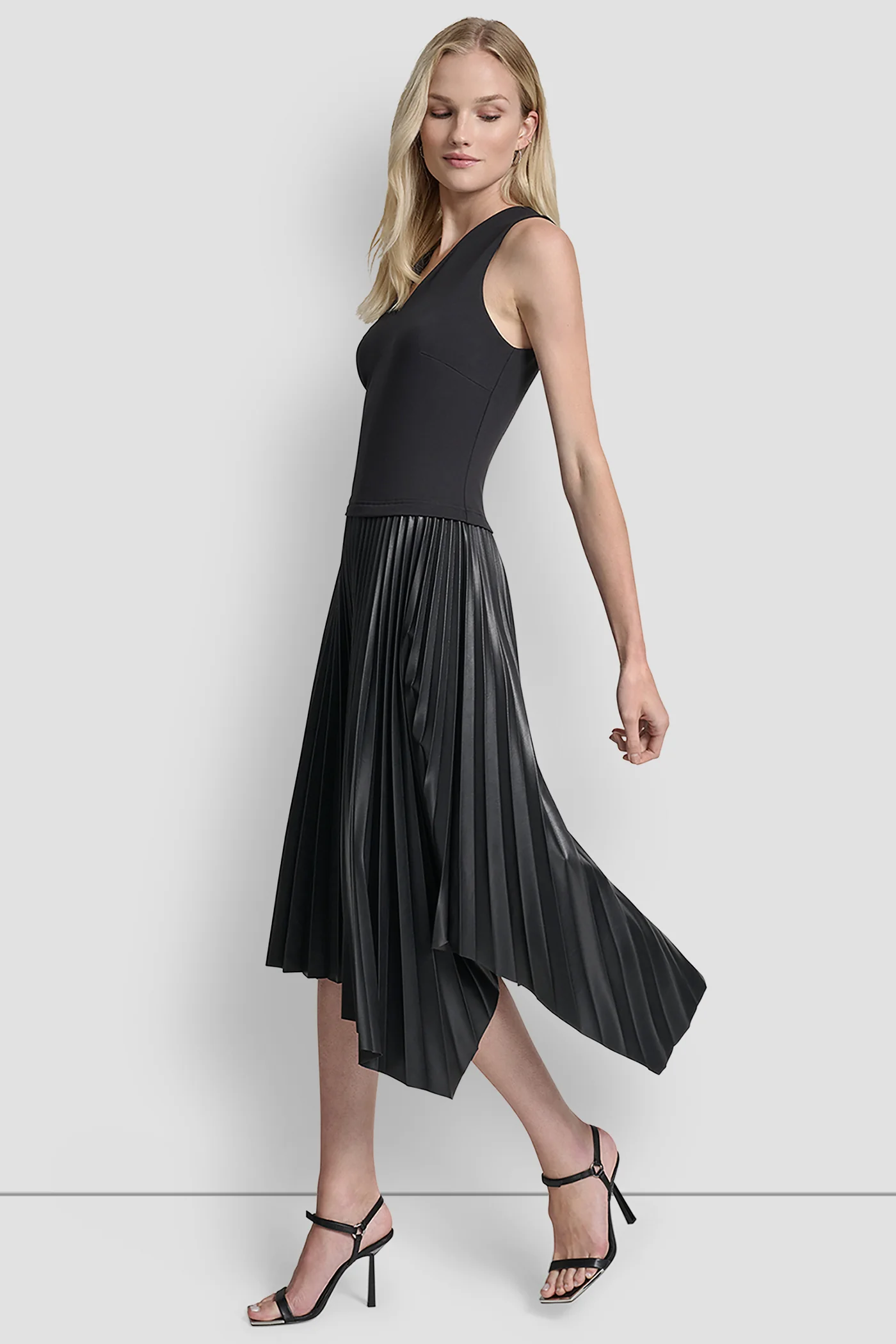 SLEEVELESS V NECK TOP WITH PLEATED SKIRT - Image 3