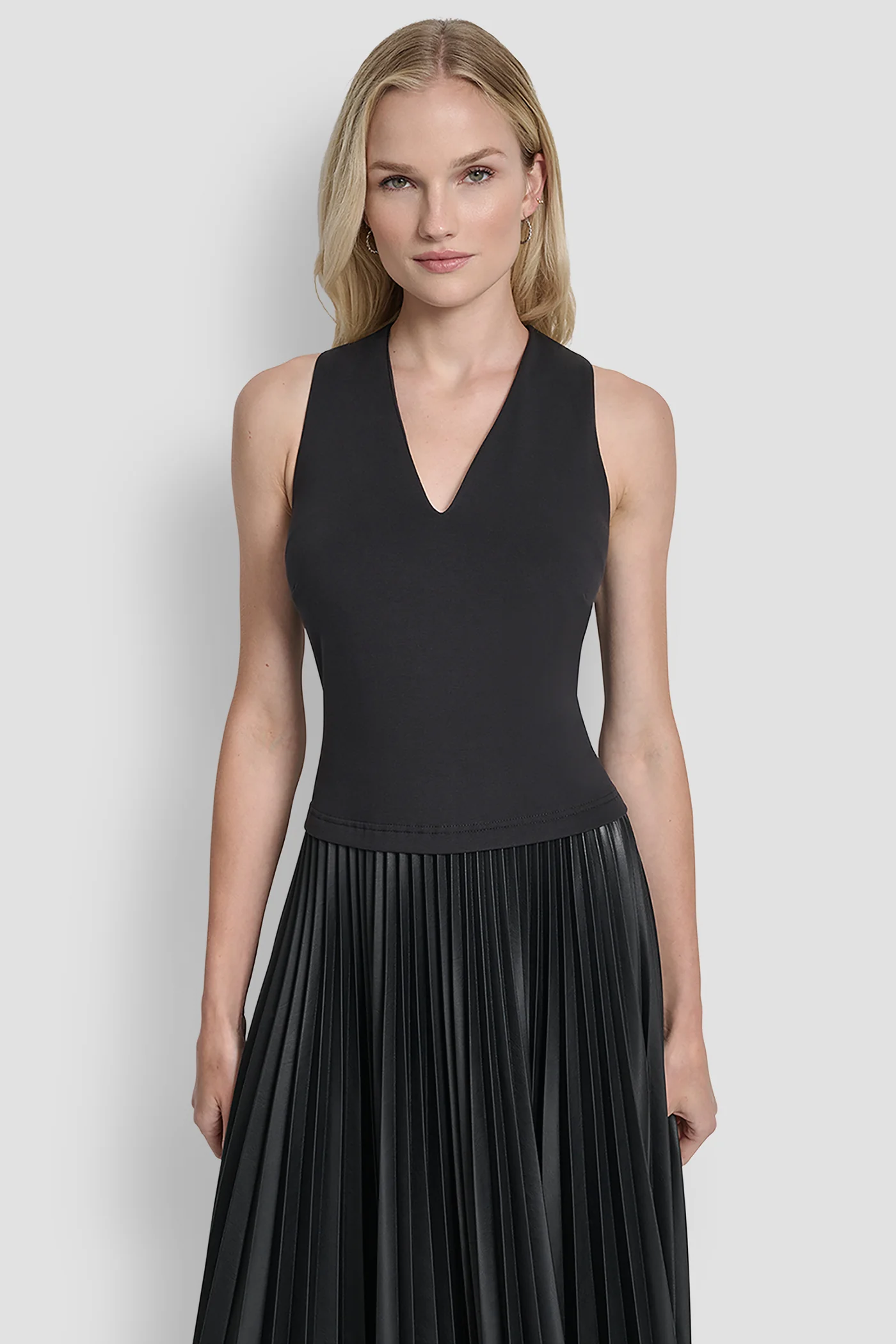 SLEEVELESS V NECK TOP WITH PLEATED SKIRT - Image 4