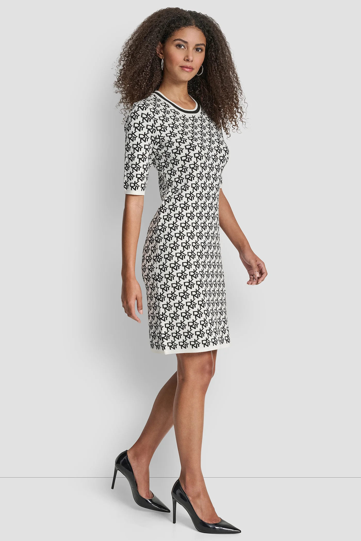 SHORT SLEEVE LOGO INTARSIA SWEATER DRESS - Image 4