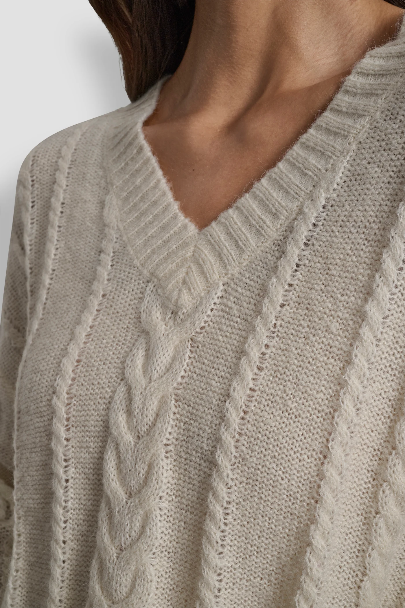 MOHAIR LIKE CABLE V-NECK SWEATER - Image 4