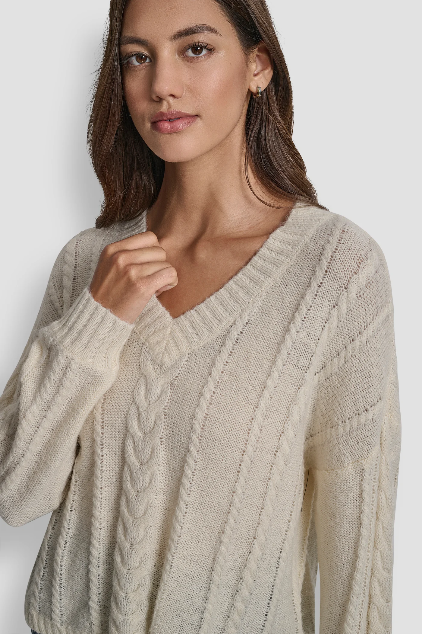MOHAIR LIKE CABLE V-NECK SWEATER - Image 5