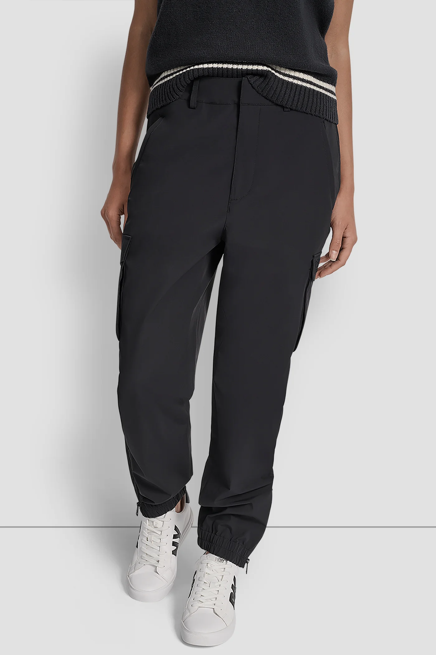 HIGH WAIST CARGO JOGGER WITH ZIPPER OPENING AT ANKLE