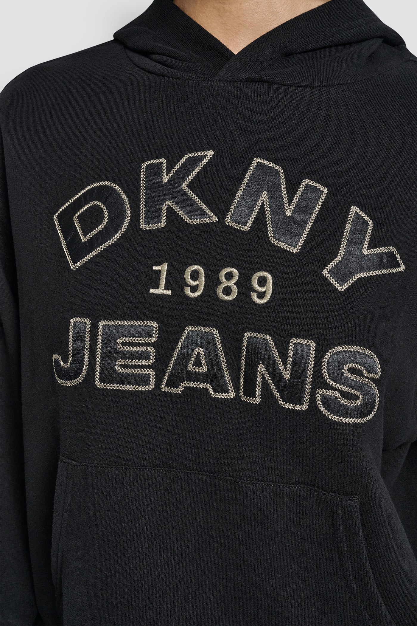 DKNY JEANS SATIN APPLIQUE CHAINSTITCH LOGO SWEATSHIRT - Image 4