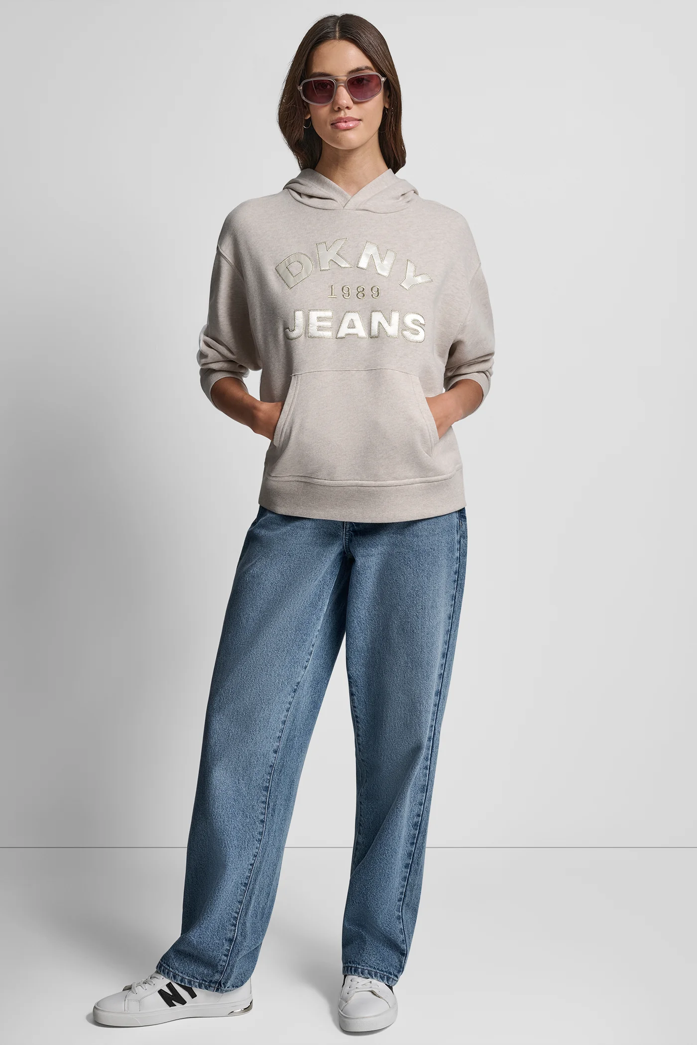 DKNY JEANS SATIN APPLIQUE CHAINSTITCH LOGO SWEATSHIRT - Image 5