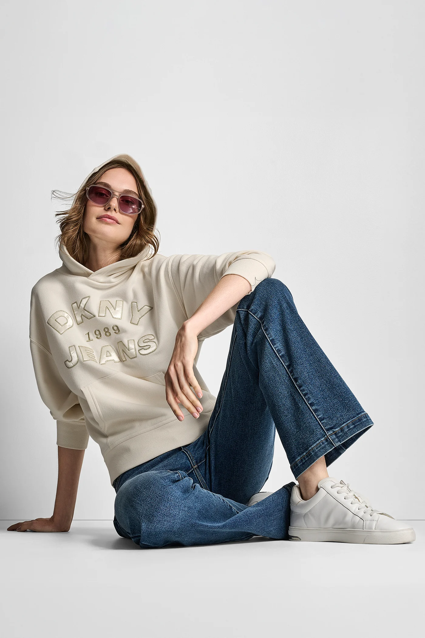 DKNY JEANS SATIN APPLIQUE CHAINSTITCH LOGO SWEATSHIRT - Image 6