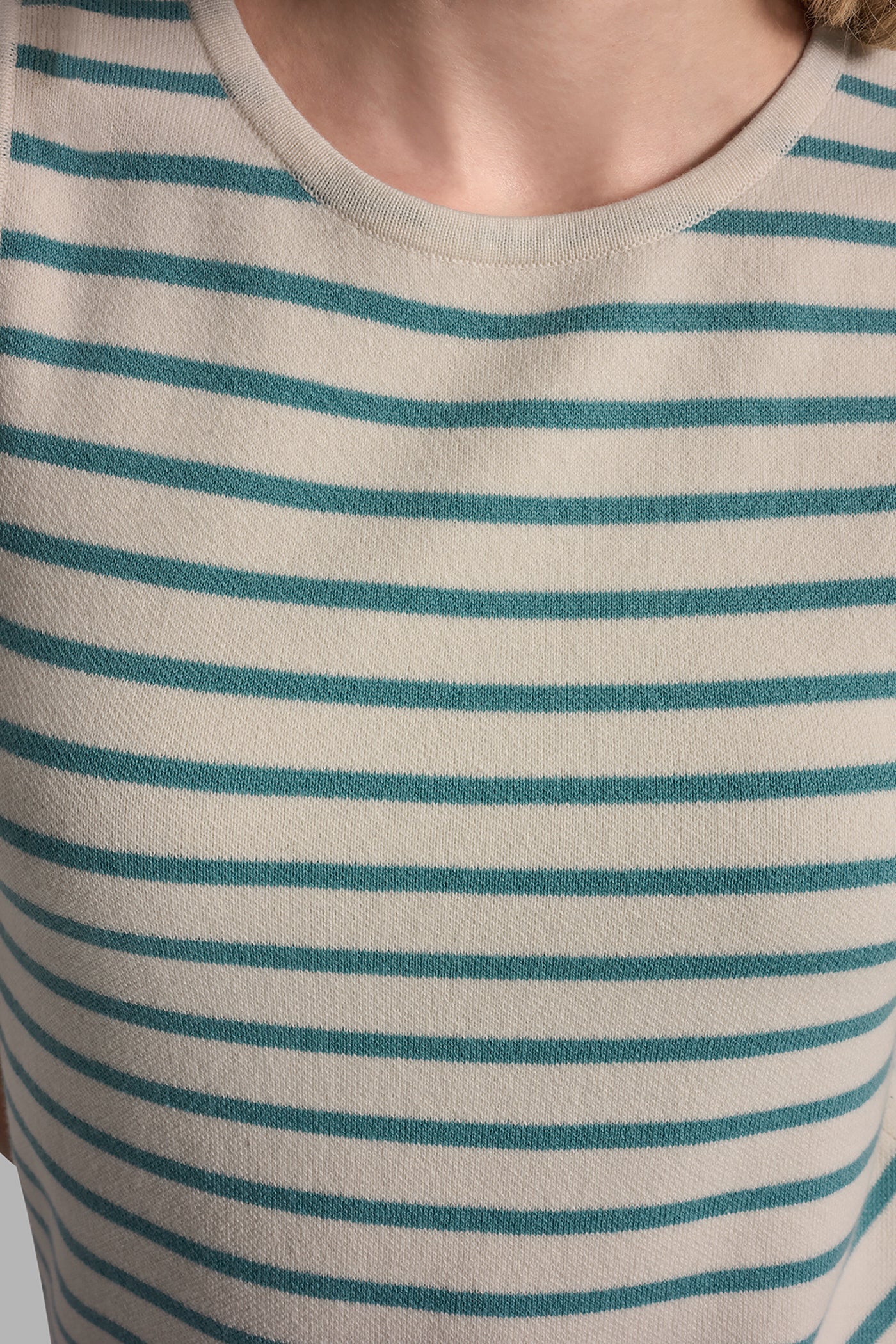 SLEEVELESS STRIPED SWEATER - Image 6