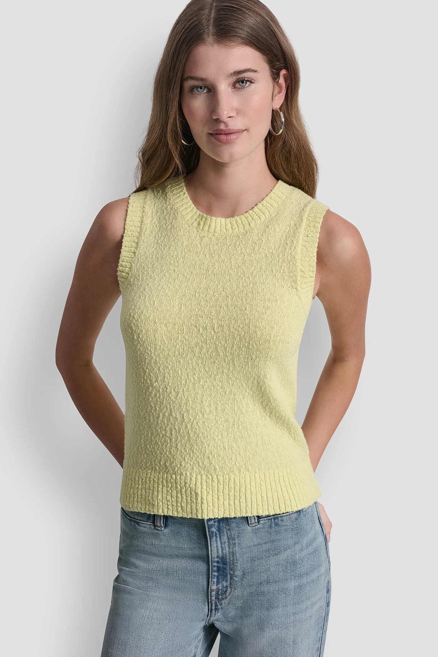 CREW NECK SLEEVELESS SWEATER