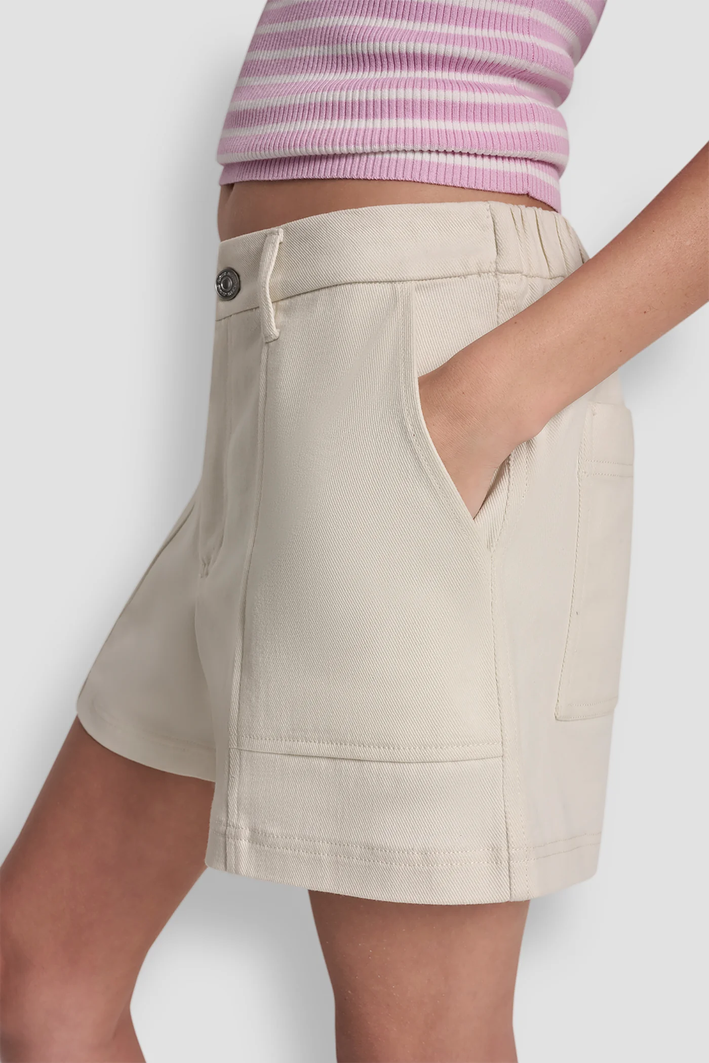 MID-RISE SHORT WITH PATCH POCKETS - Image 4