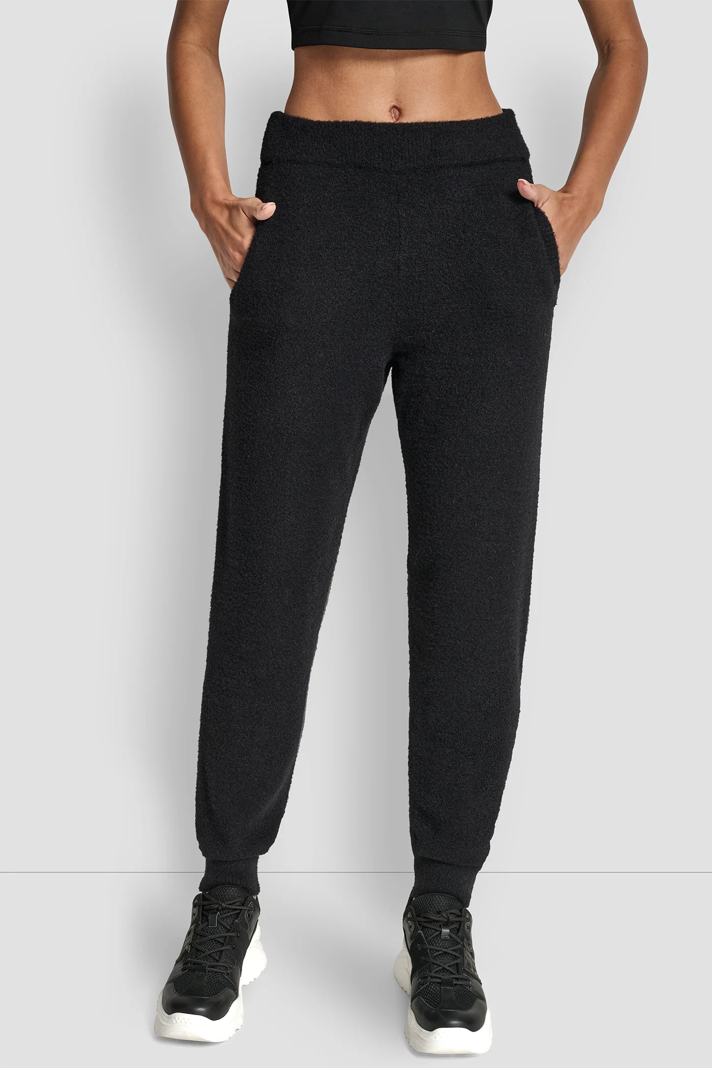 FEATHER YARN JOGGER WITH POCKETS AND TONAL LOGO