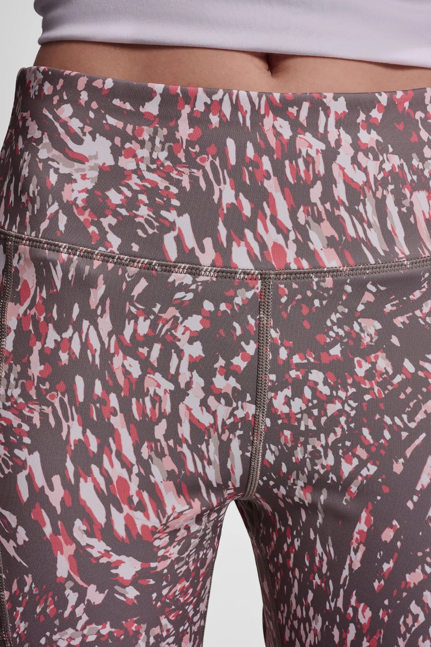 HIGH WAIST 7/8 PRINTED LEGGING WITH POCKETS - Image 6