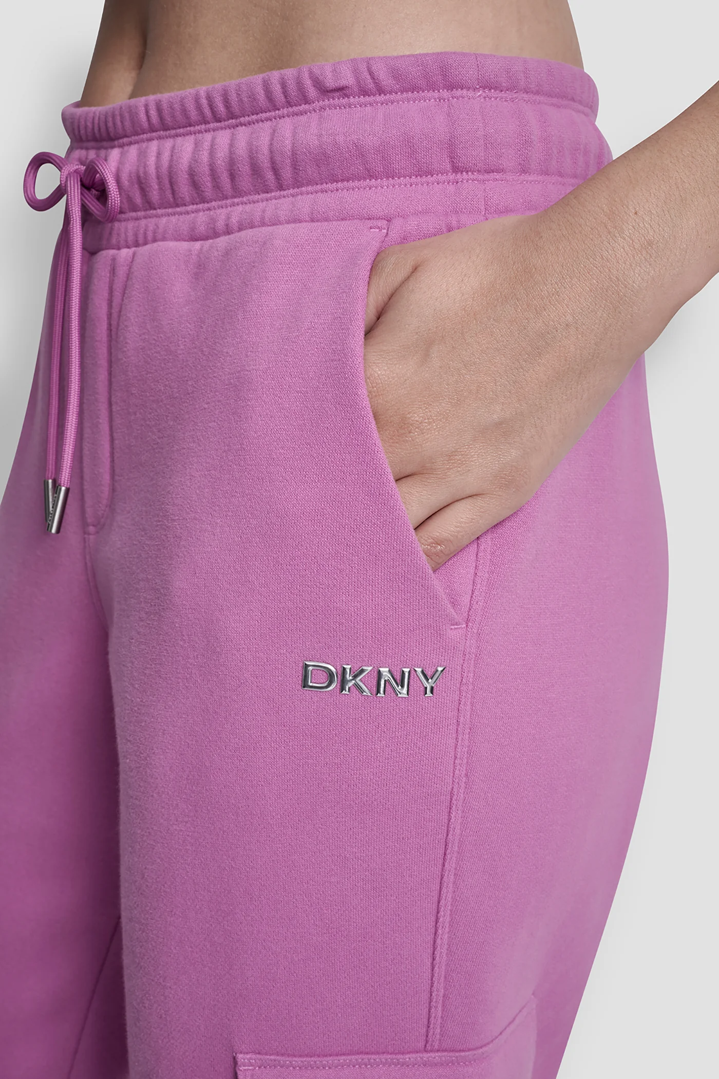 METALLIC BUBBLE LOGO SLIM FIT FLEECE CARGO JOGGER - Image 6