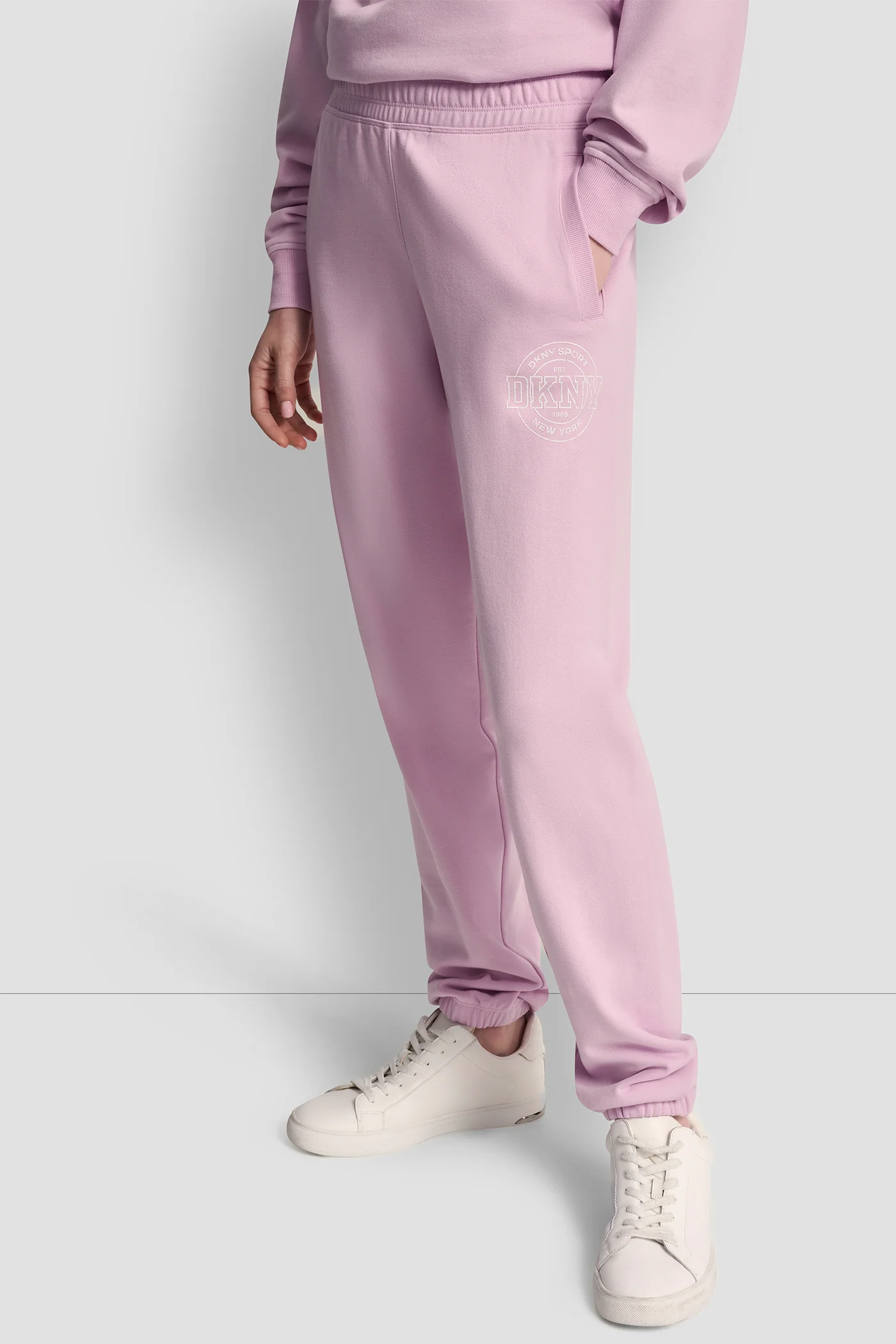 HIGH-RISE LOGO RELAXED JOGGER - Image 4