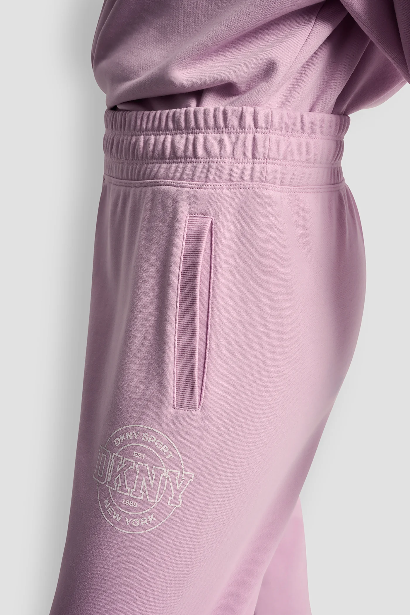 HIGH-RISE LOGO RELAXED JOGGER - Image 5