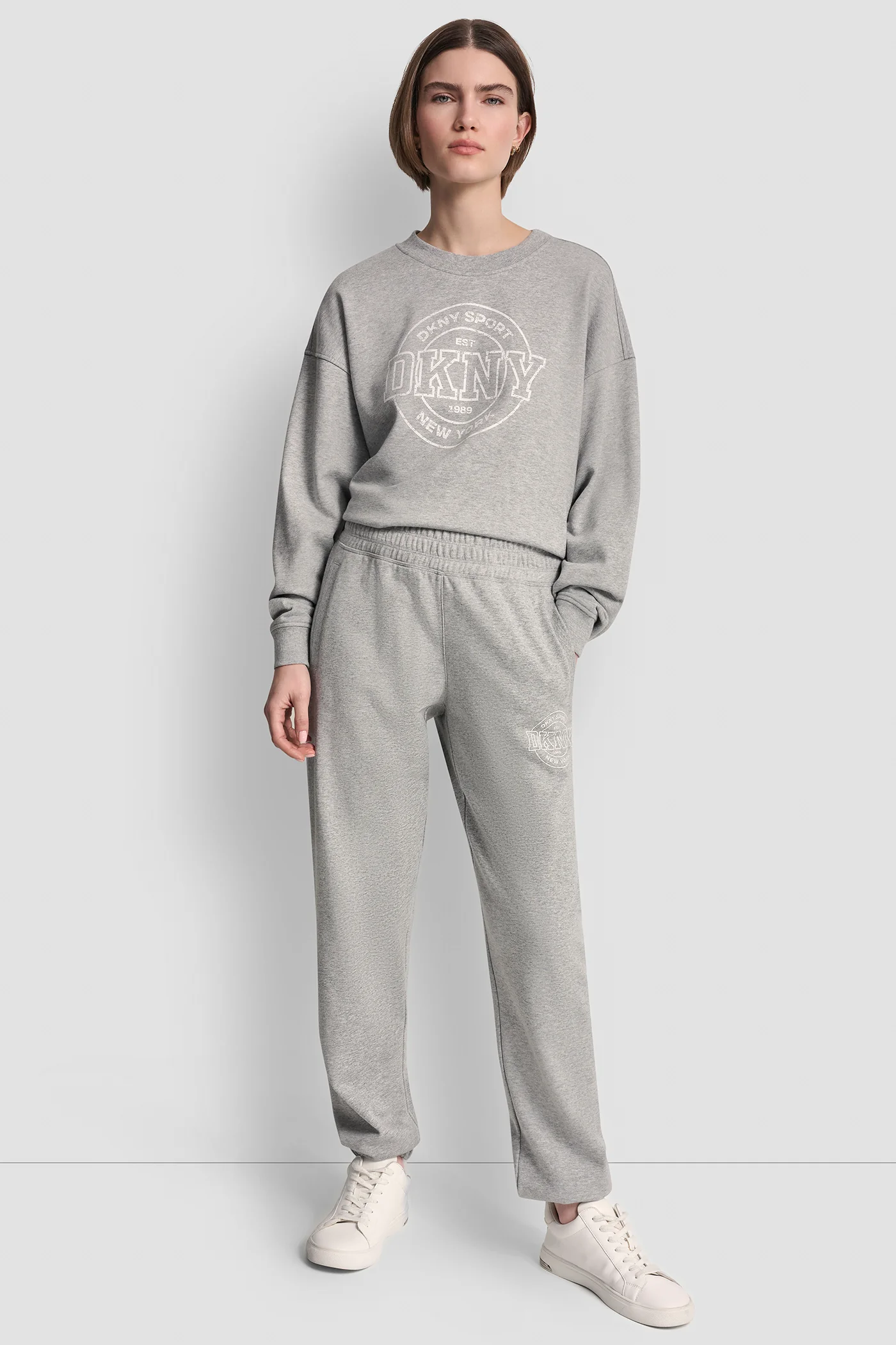 HIGH-RISE LOGO RELAXED JOGGER - Image 3