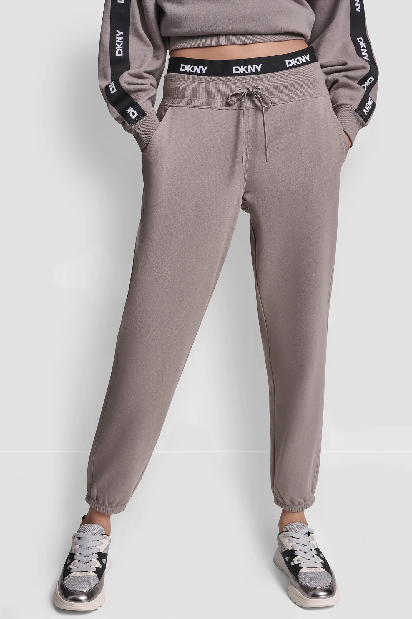 HIGH-RISE LOGO WAIST SLIM JOGGER - Image 3