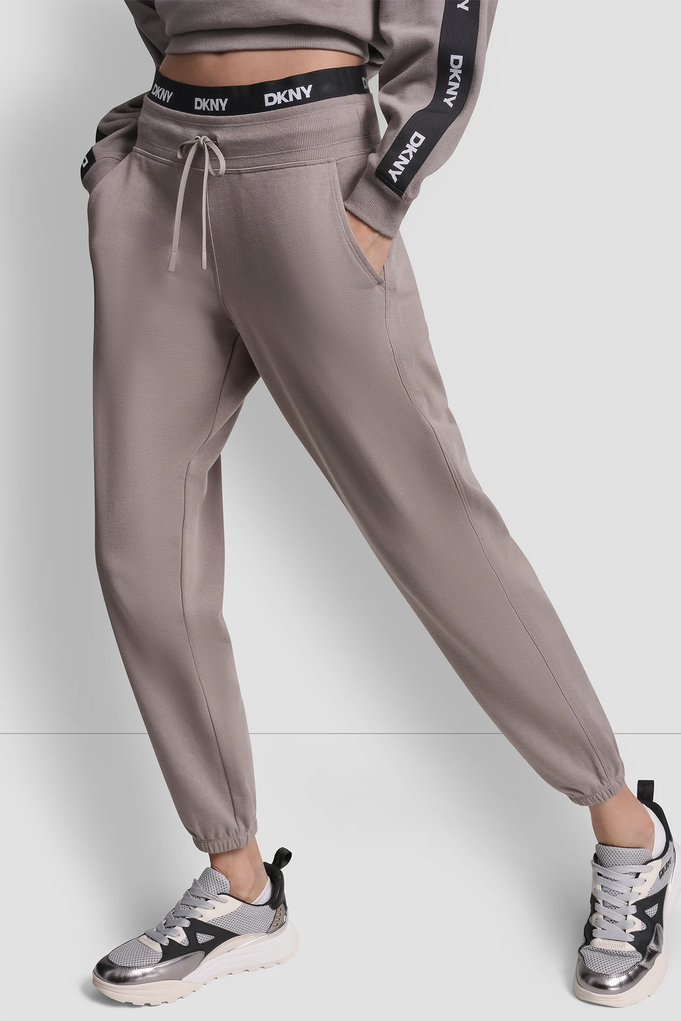 HIGH-RISE LOGO WAIST SLIM JOGGER - Image 6