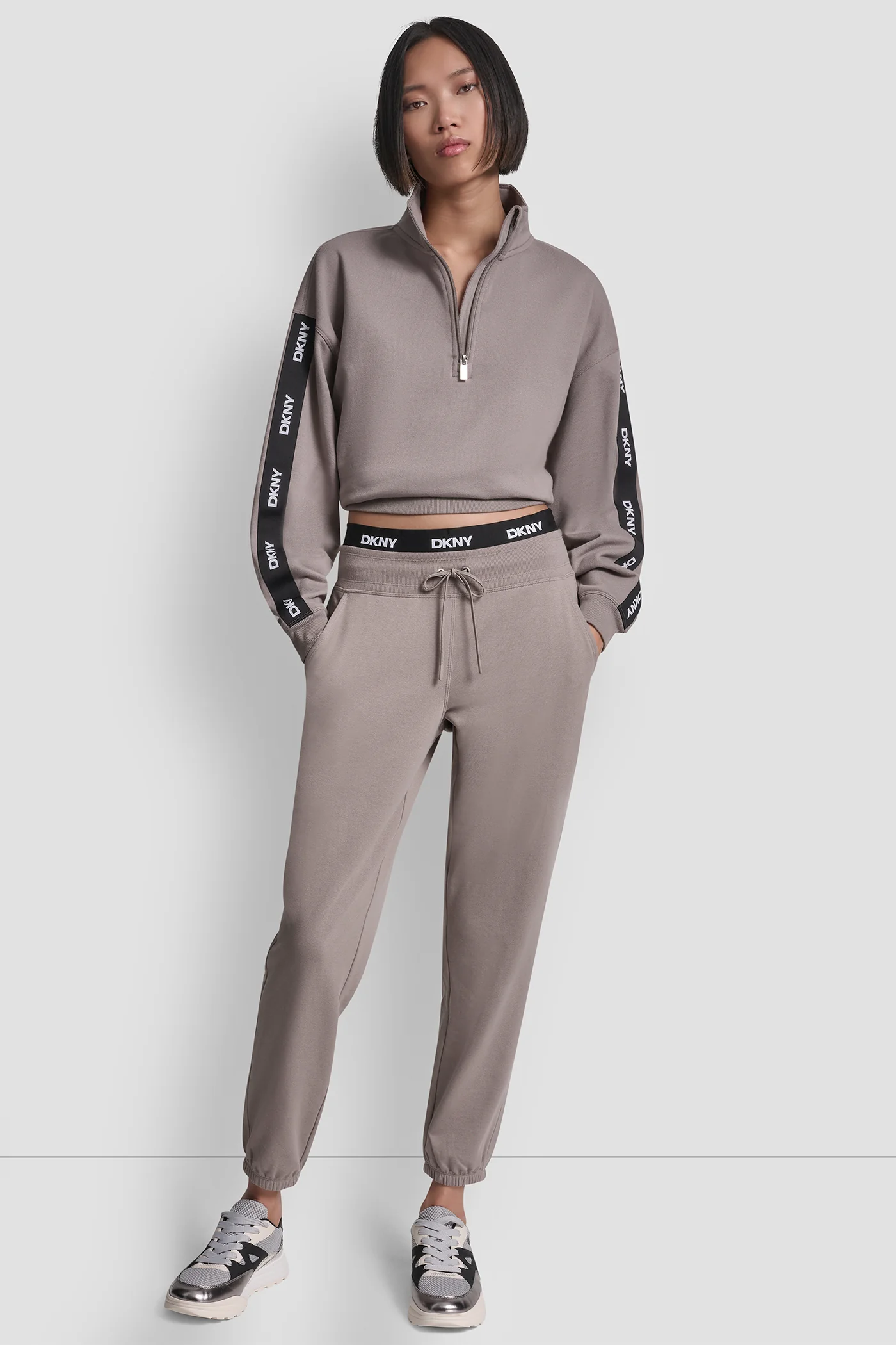 HIGH-RISE LOGO WAIST SLIM JOGGER - Image 7