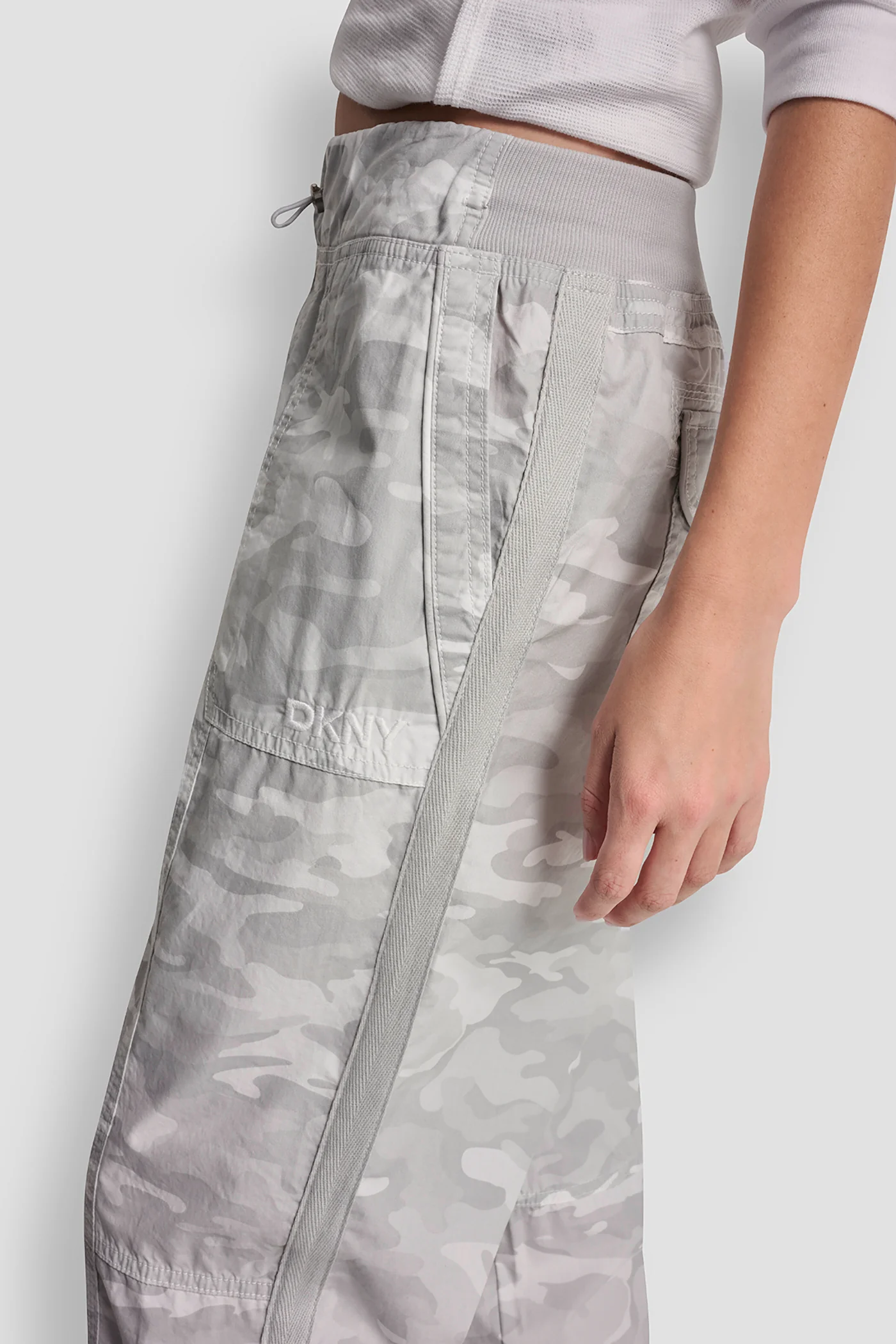 HIGH-RISE SLIM UTILITY JOGGER - Image 7