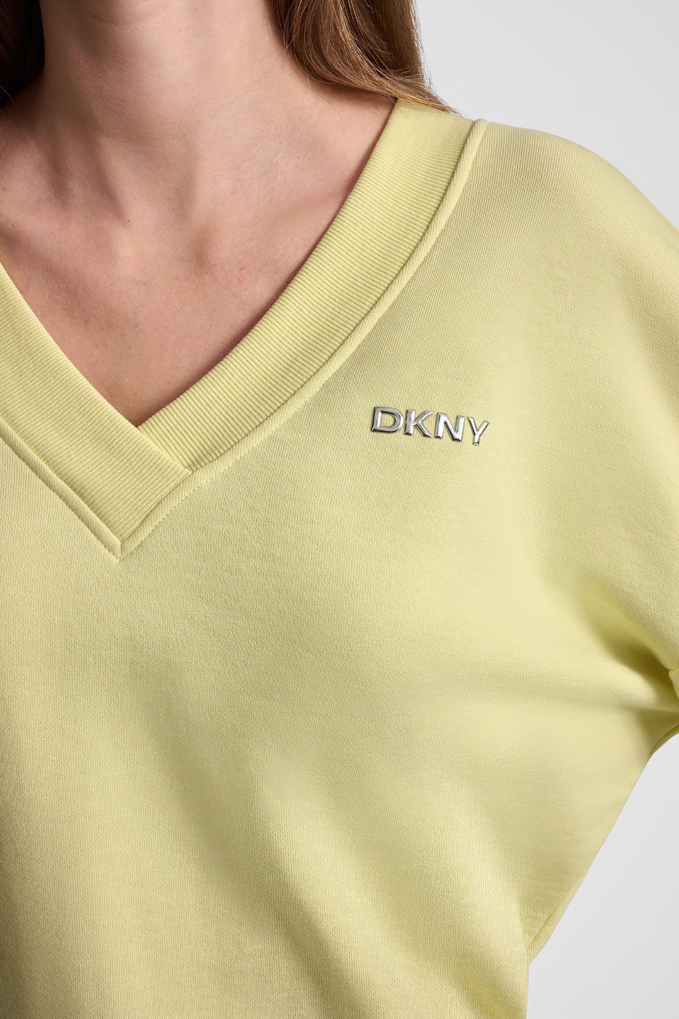 METALLIC BUBBLE LOGO V-NECK PULLOVER - Image 5