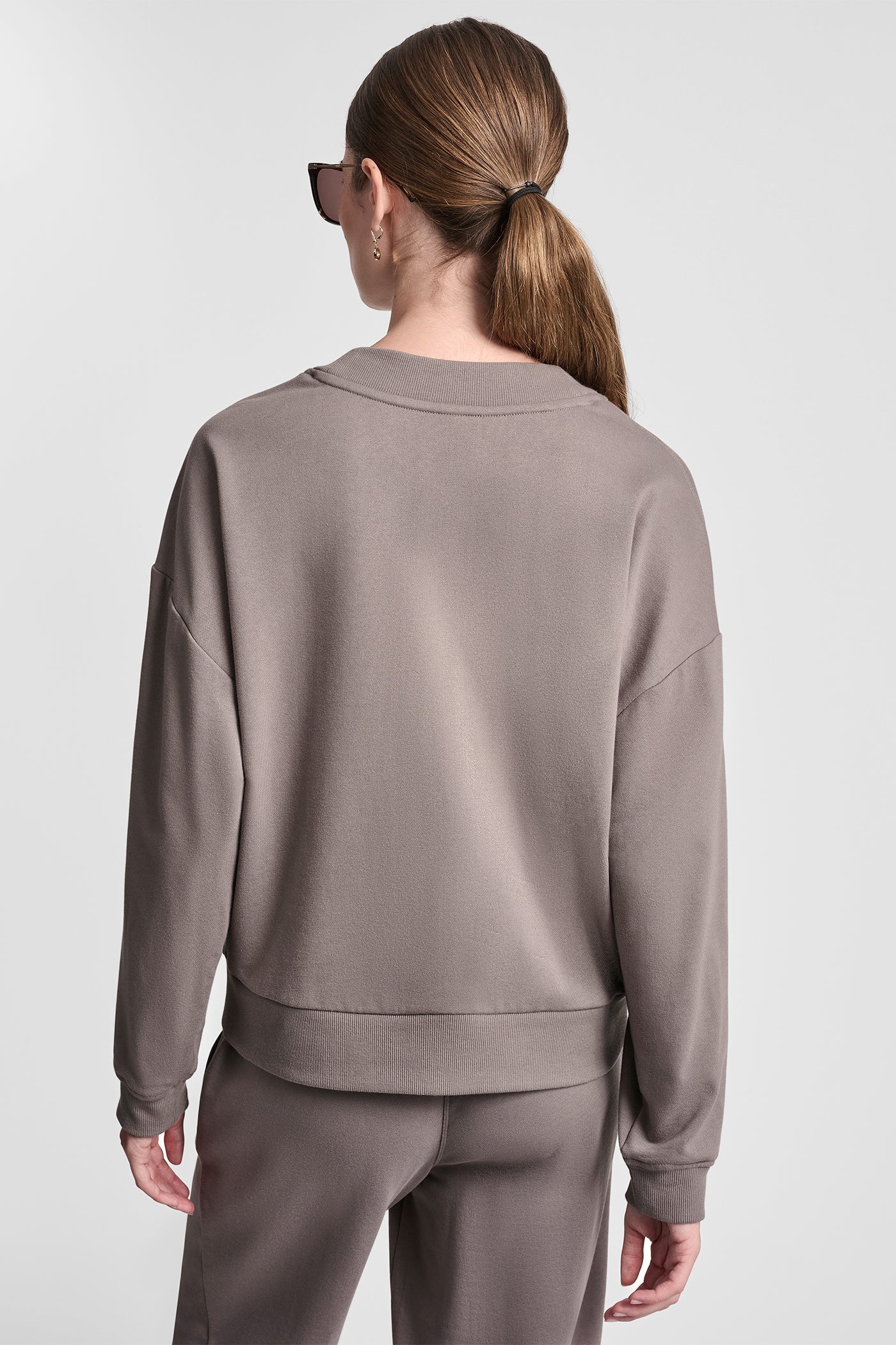 METALLIC BUBBLE LOGO V-NECK PULLOVER - Image 2