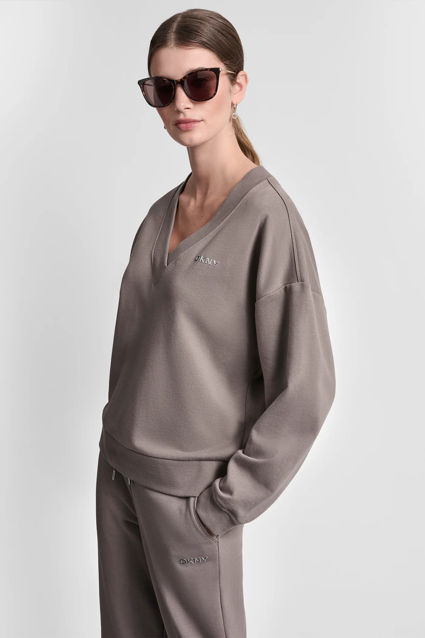 METALLIC BUBBLE LOGO V-NECK PULLOVER - Image 3