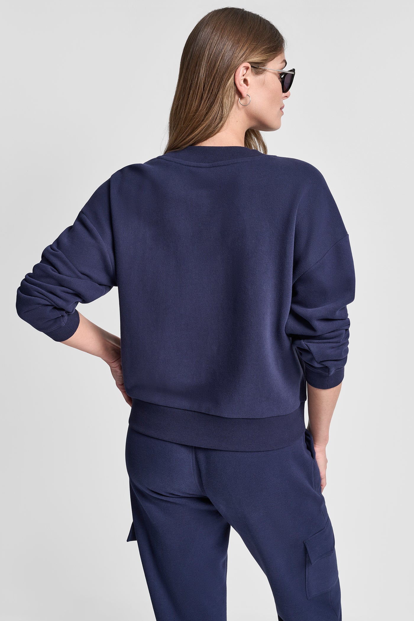 METALLIC BUBBLE LOGO V-NECK PULLOVER - Image 2