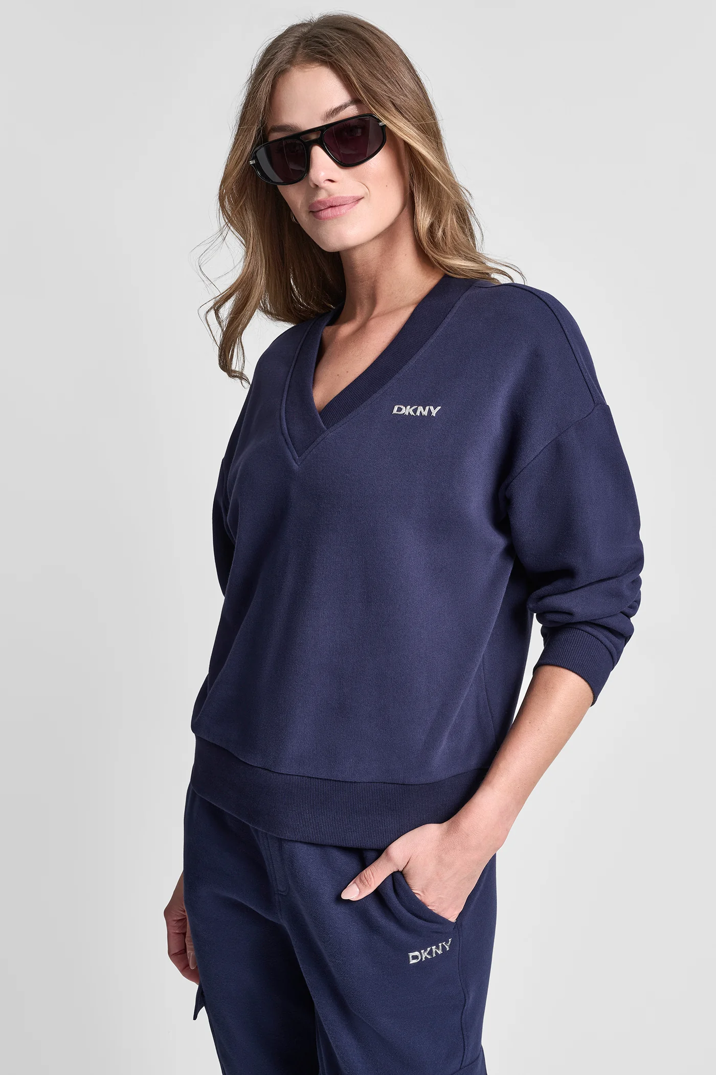METALLIC BUBBLE LOGO V-NECK PULLOVER - Image 3