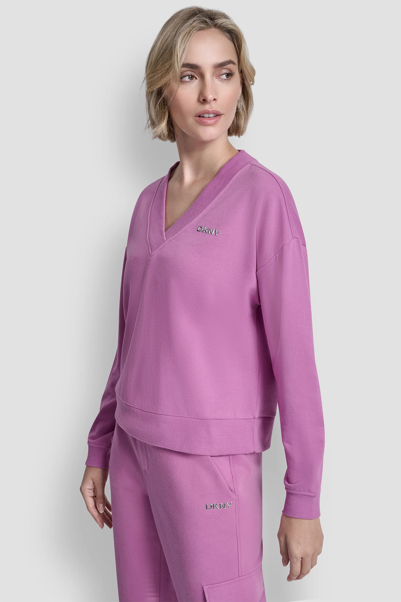 METALLIC BUBBLE LOGO V-NECK PULLOVER - Image 3