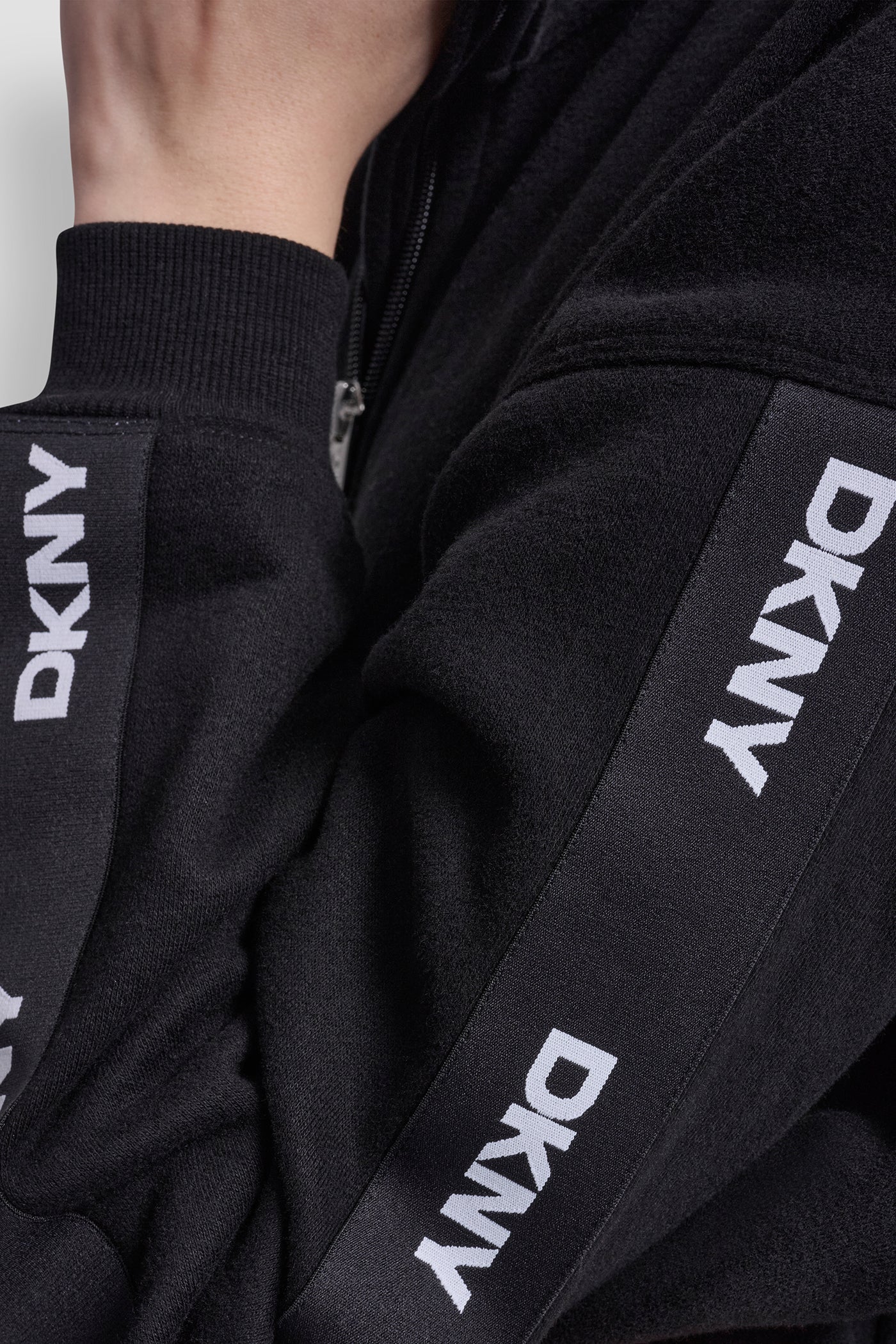 LOGO QUARTER-ZIP SWEATSHIRT - Image 6