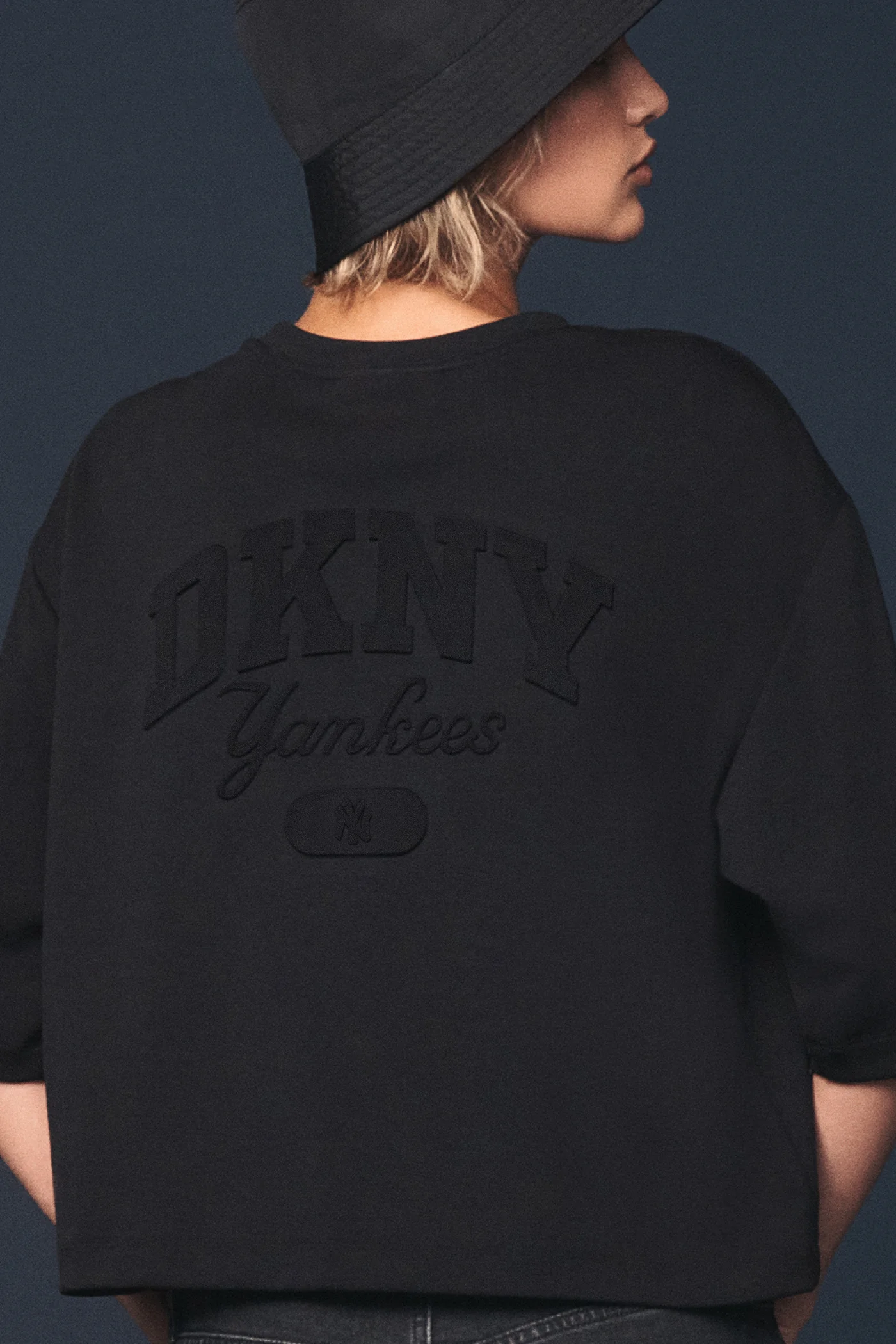 DKNY X YANKEES CROPPED TEE - Image 3