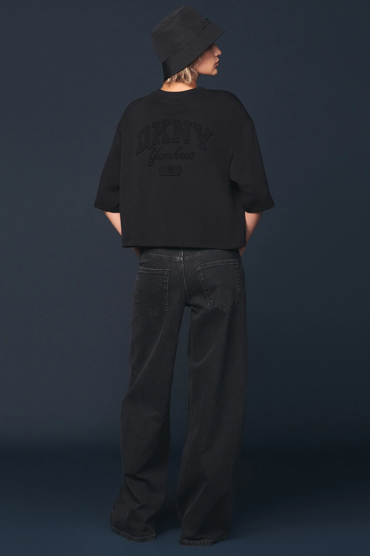 DKNY X YANKEES CROPPED TEE - Image 5