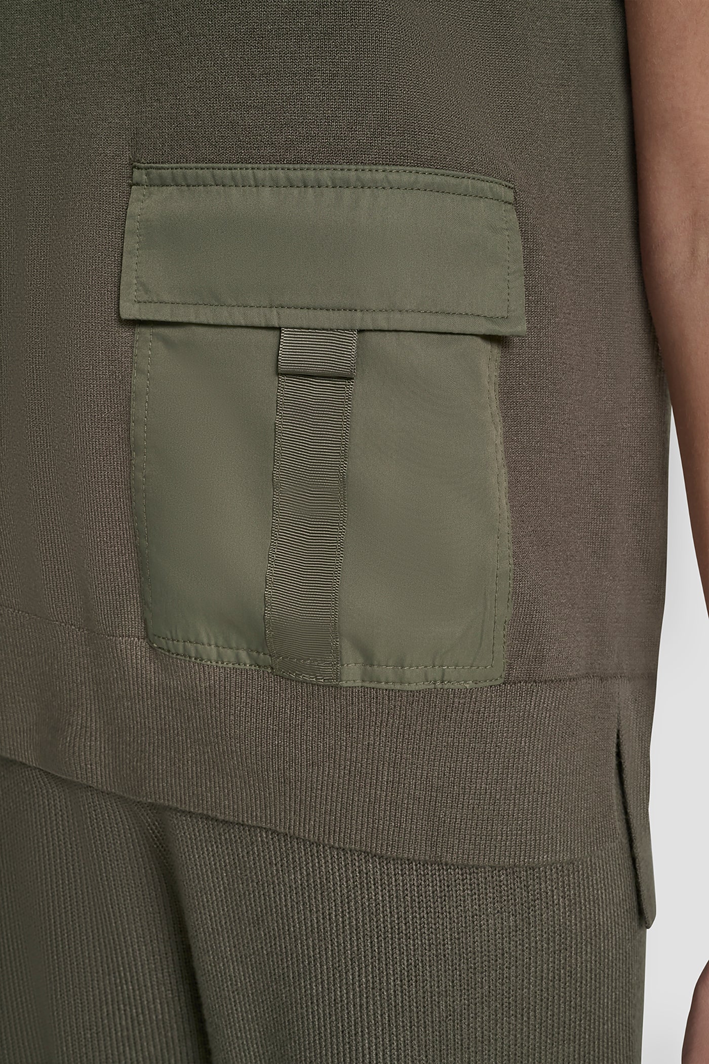 SHORT SLEEVE CARGO POCKET SWEATER - Image 4