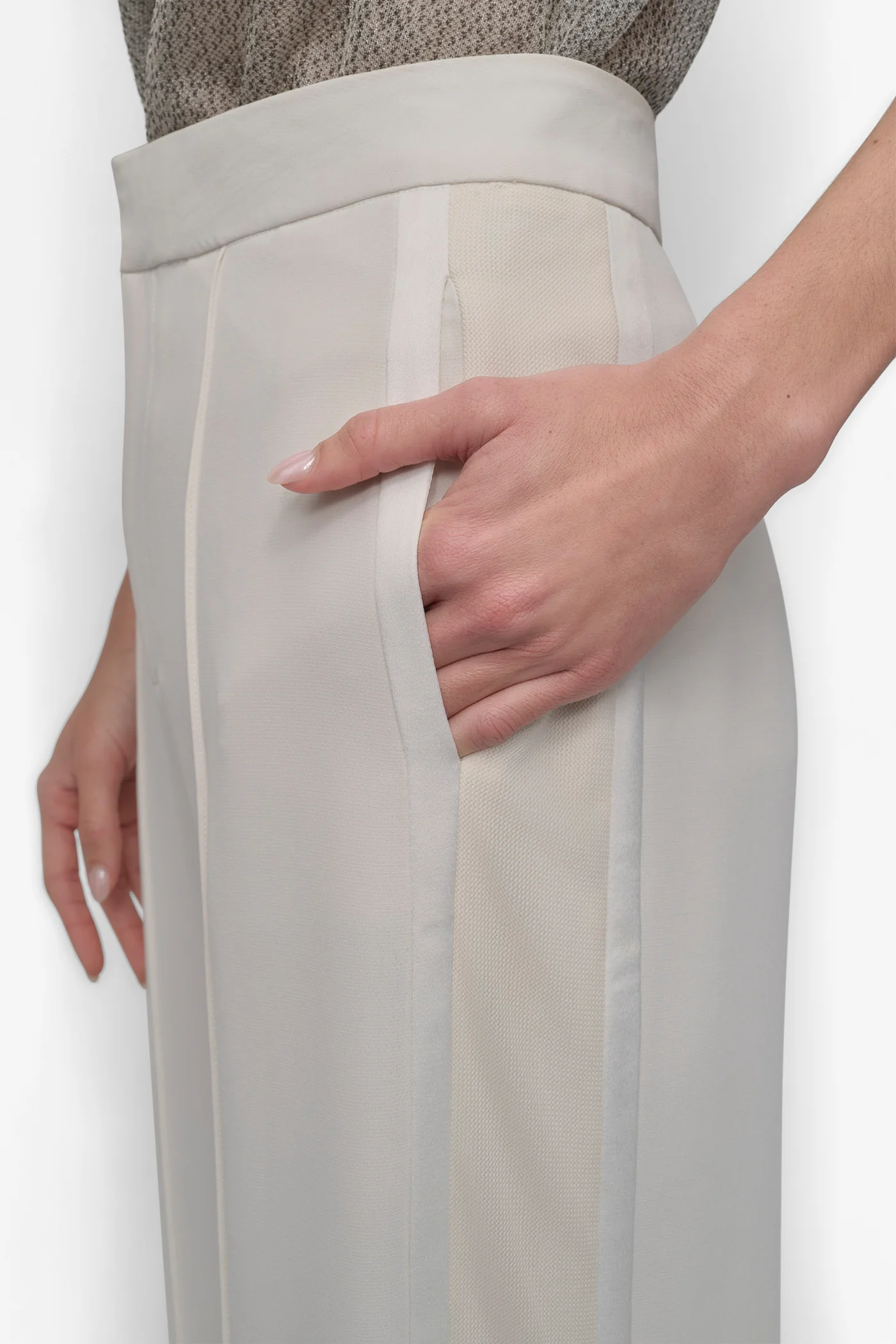 PANT WITH MESH INSET SIDE - Image 4