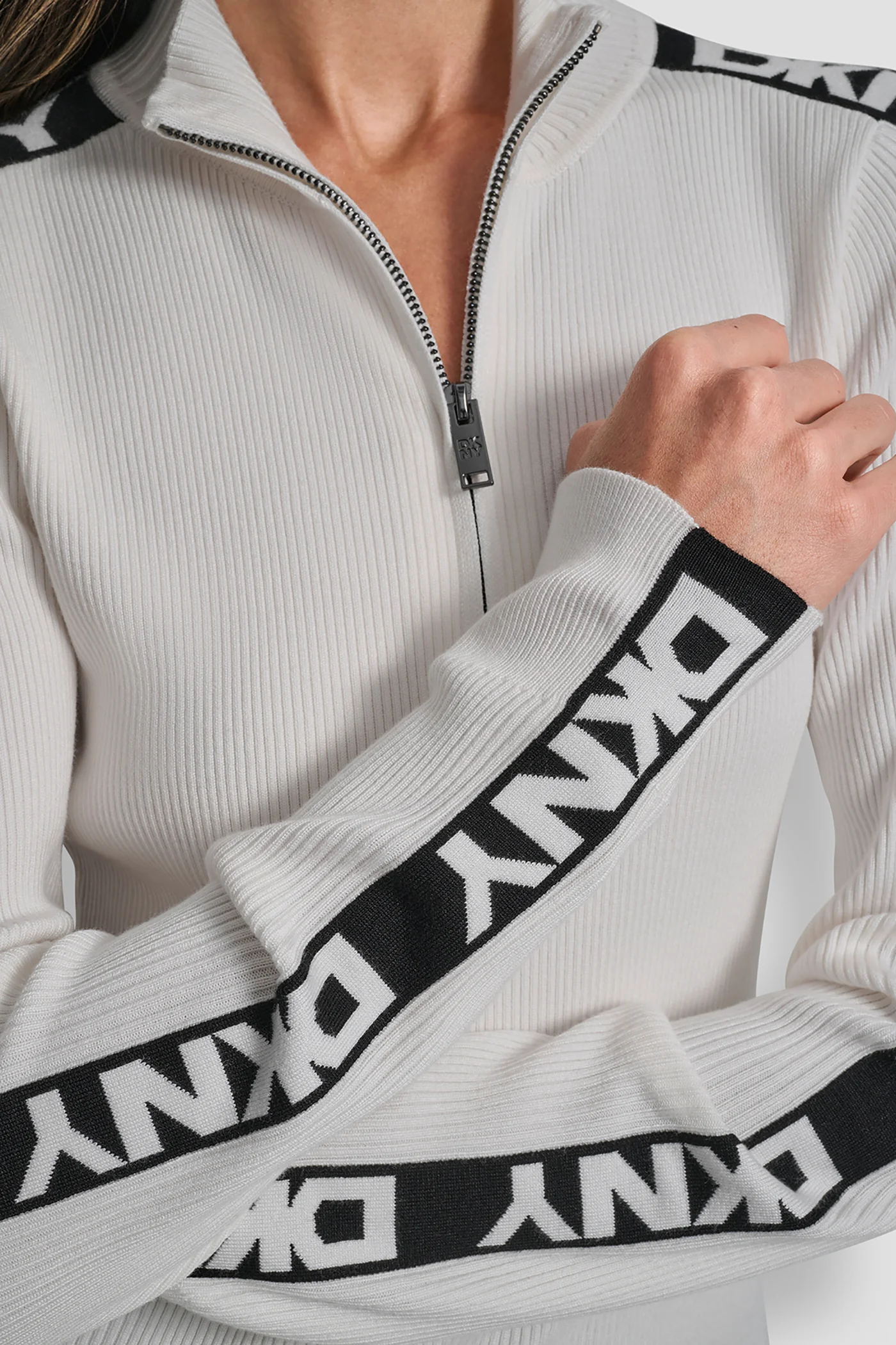 LONG SLEEVE 1/4 ZIP LOGO TAPE SWEATER - Image 4