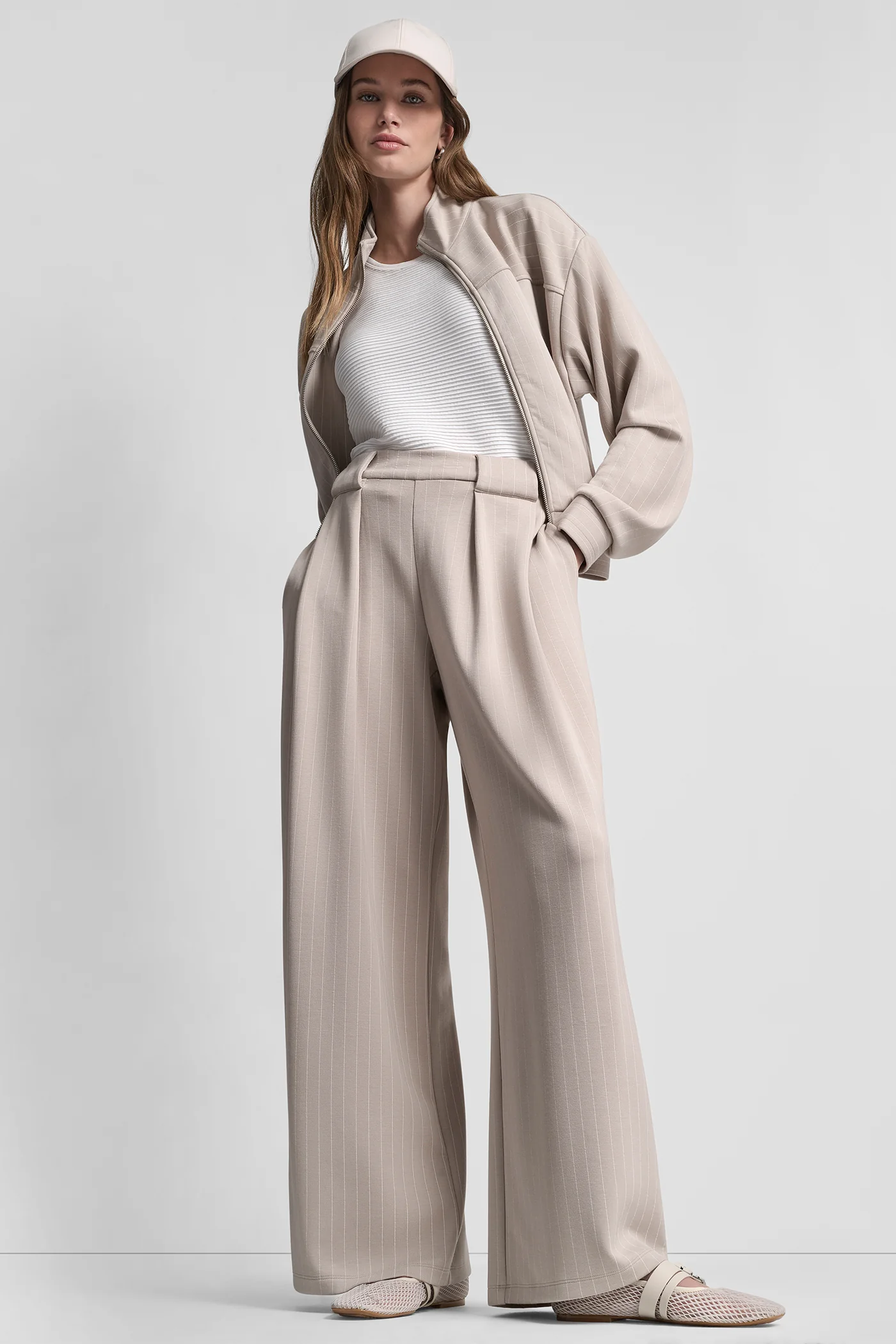 PINSTRIPE PLEATED PANT