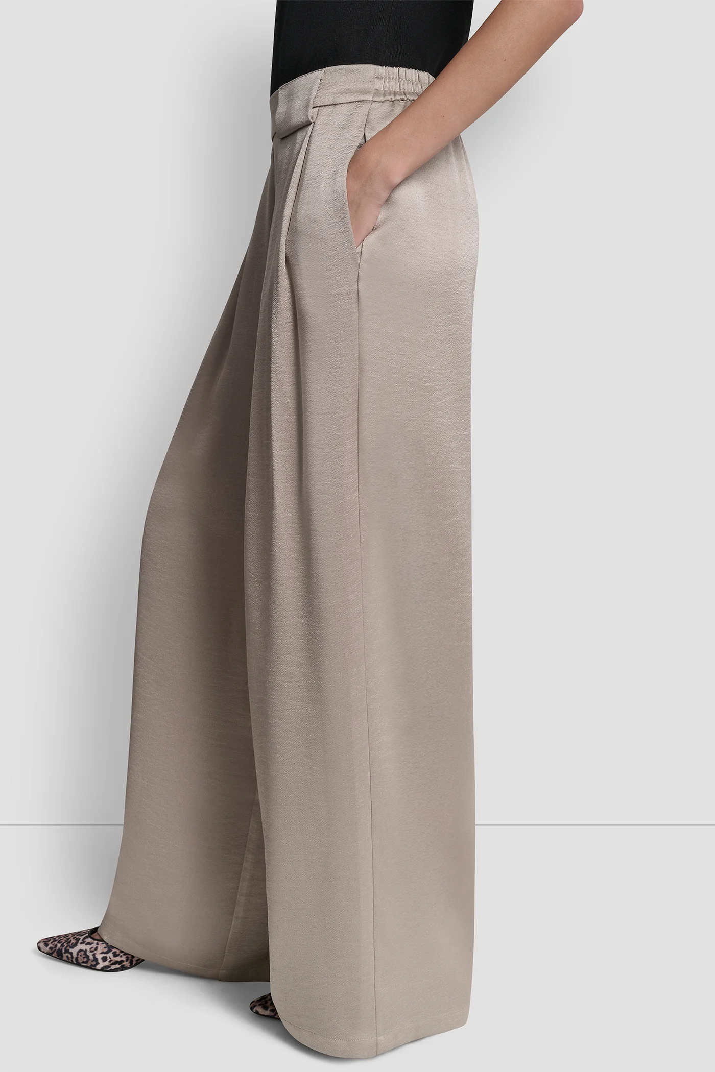 HIGH-RISE SATIN PLEATED WIDE-LEG PANT - Image 3