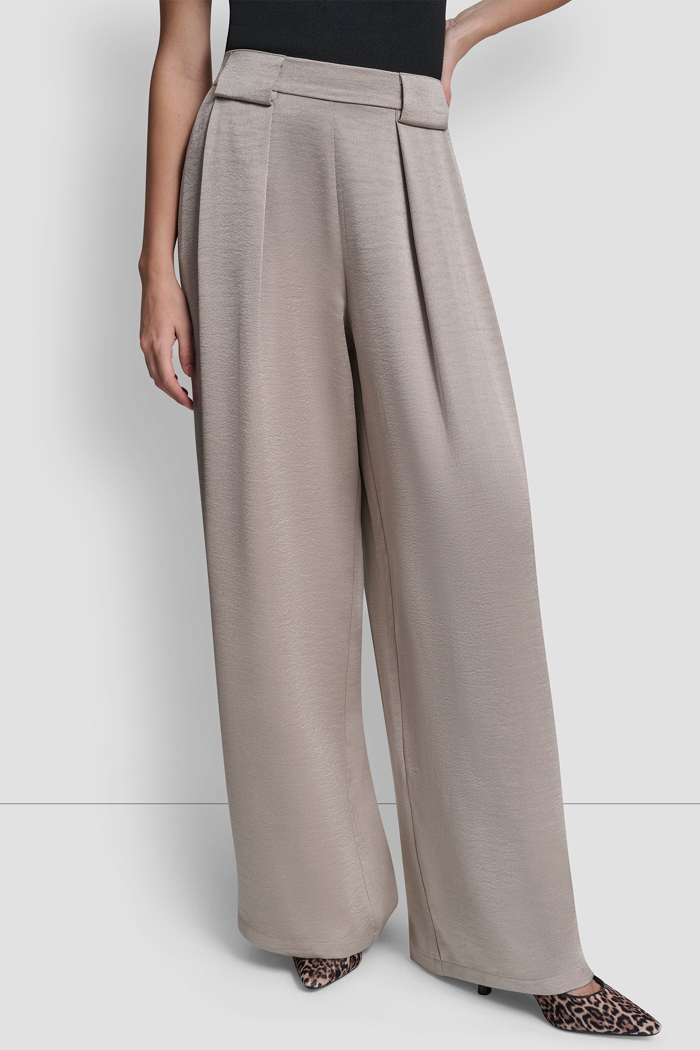 HIGH-RISE SATIN PLEATED WIDE-LEG PANT - Image 4