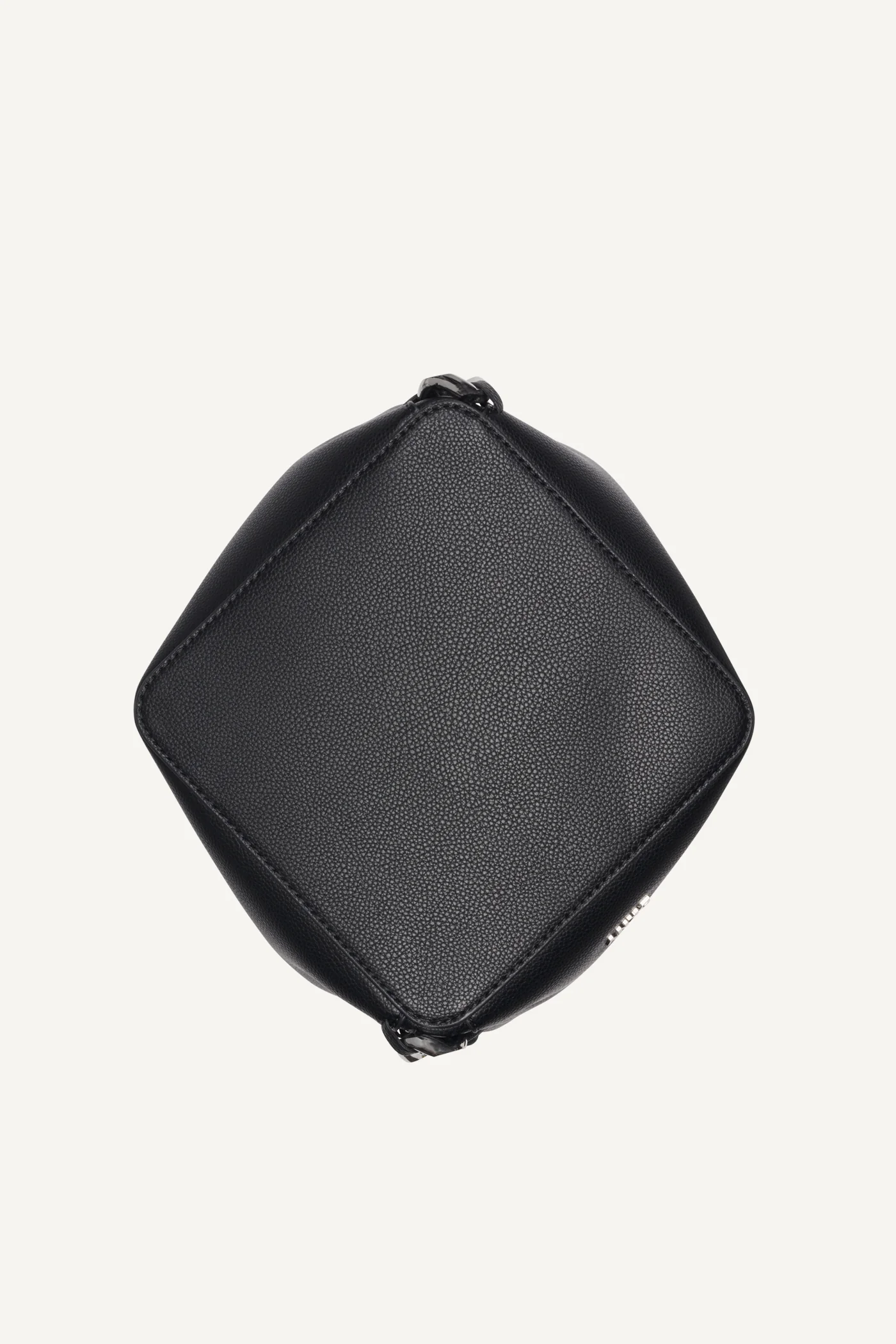 RIONA CHAIN BUCKET BAG - Image 5