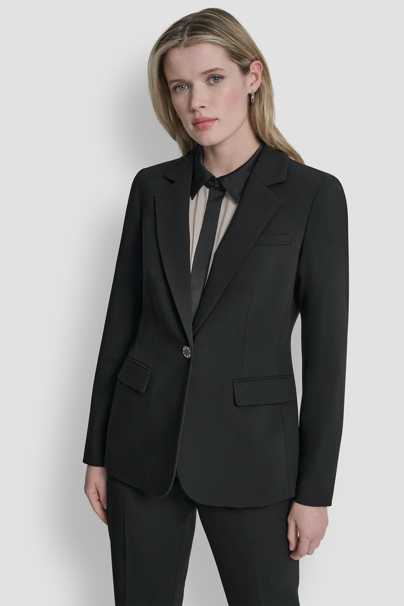 SINGLE BUTTON BLAZER